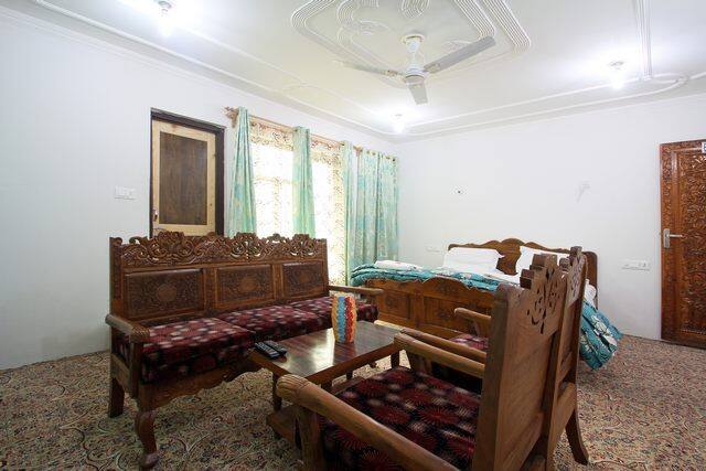 Hotel Purple Amethyst, Srinagar 4